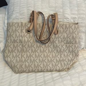 Michael Kors Bags | Classic Michael Kors Jet Set Logo Tote